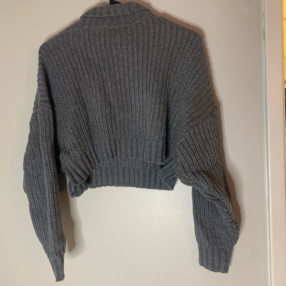 Grey cropped turtleneck